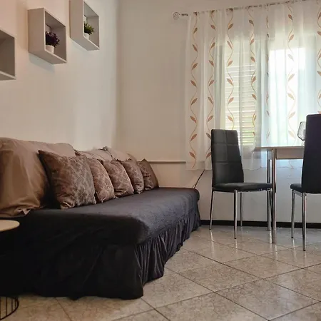 In Mit Terrasse By Interhome Апартаменты Башка