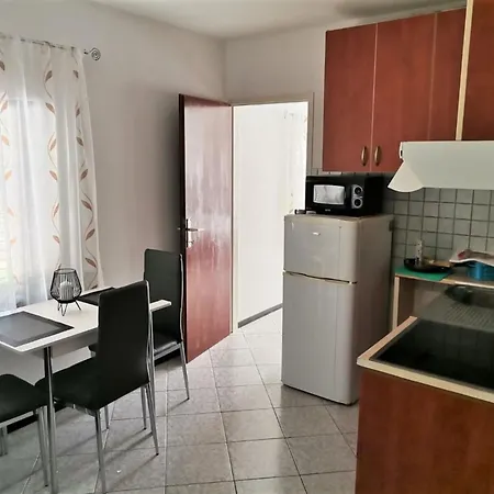 דירה In Mit Terrasse By Interhome