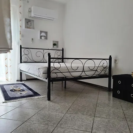 In Mit Terrasse By Interhome Апартаменты Башка
