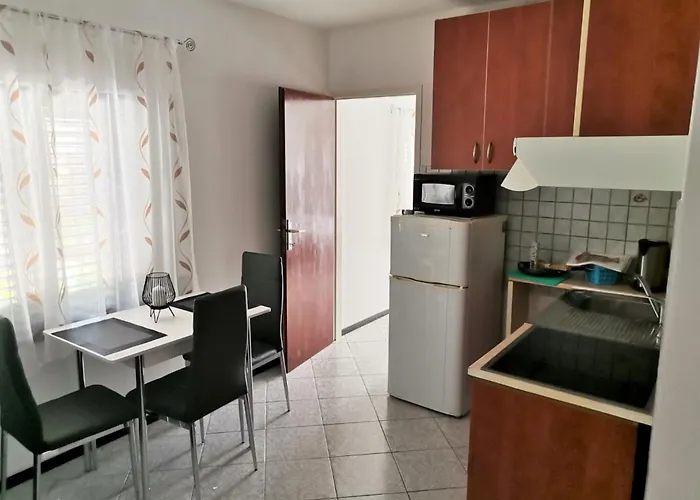 דירה In Mit Terrasse By Interhome